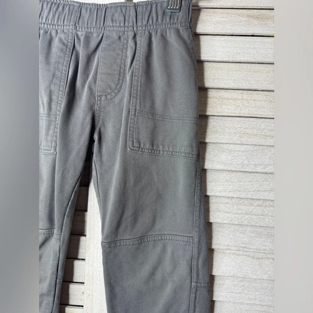 Tea Brand Gray Cargo Casual Pant. Great Condition. Size 4. Elastic Waist. Size 5